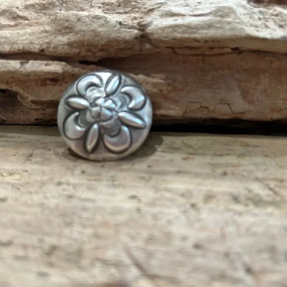 Silver Silver Conch Hair Tie - Picture 3 of 6